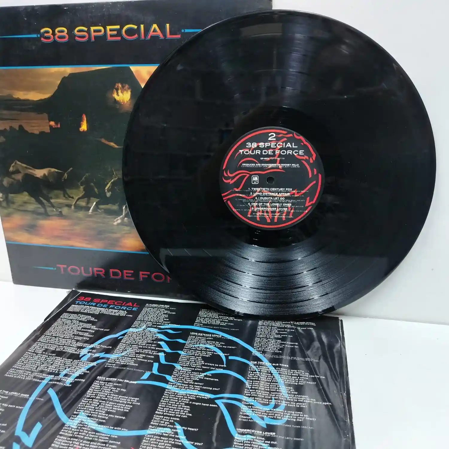 38 Special – Tour De Force (LP EPOCA) - Imagen 3