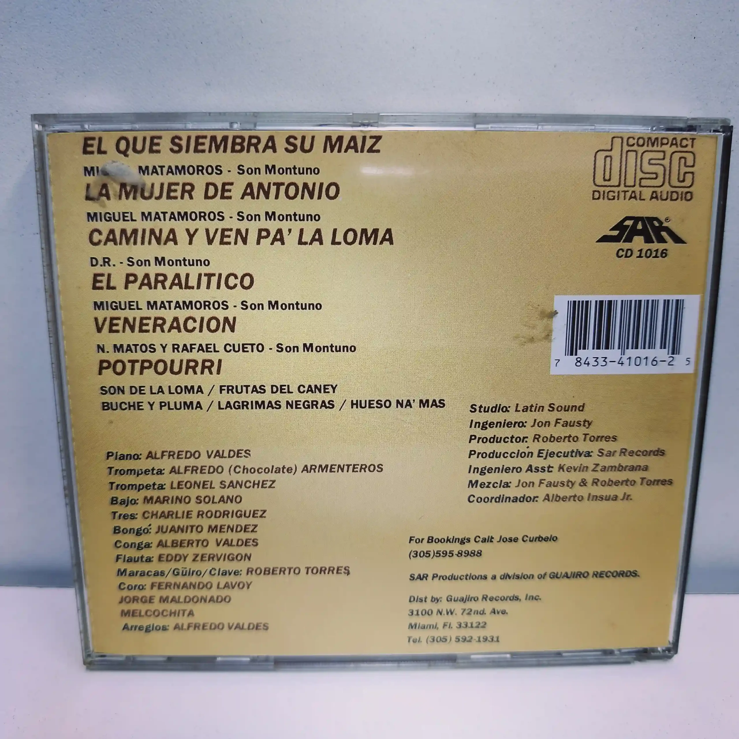 Roberto Torres – Roberto Torres Recuerda Al Trio Matamoros (CD) - Imagen 2