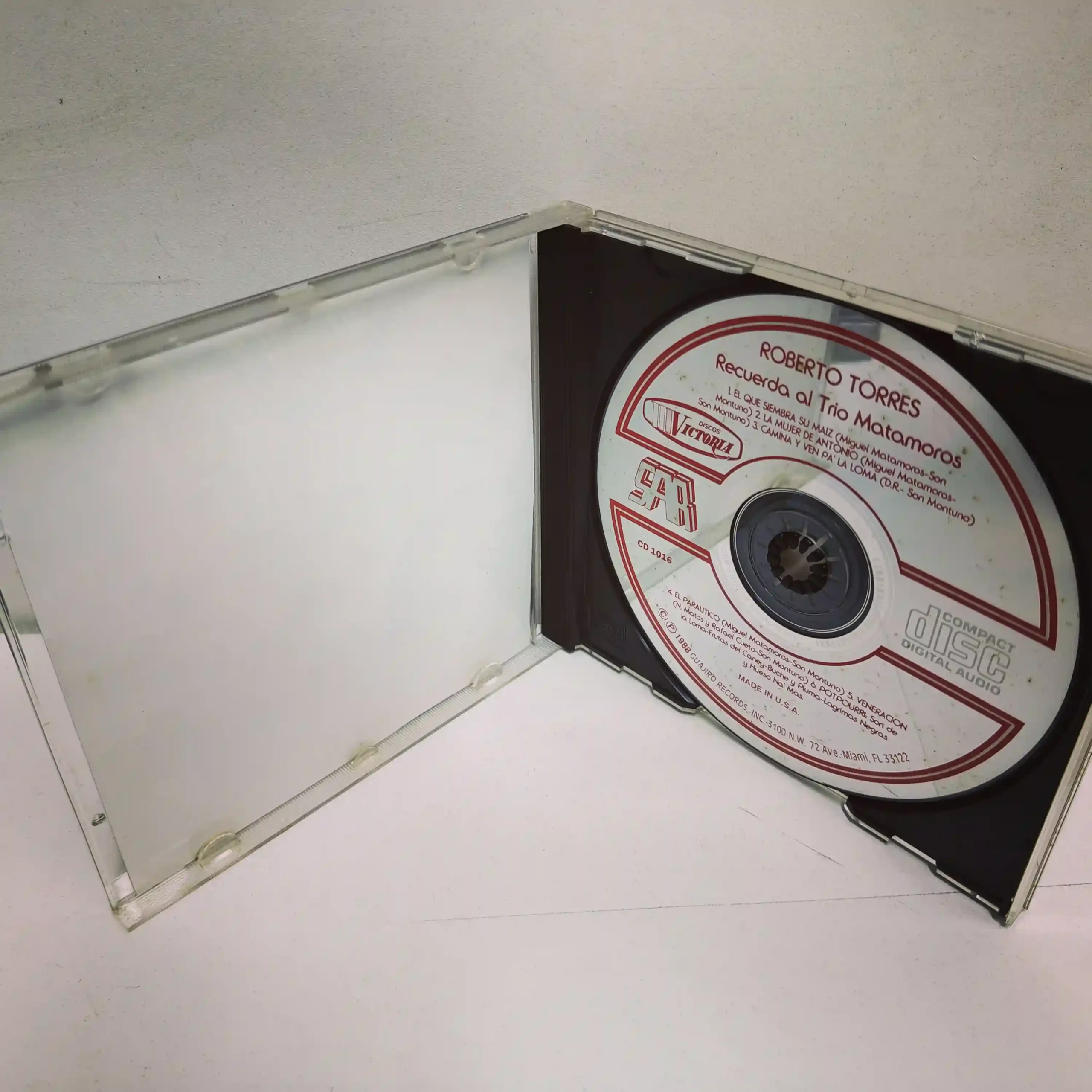 Roberto Torres – Roberto Torres Recuerda Al Trio Matamoros (CD) - Imagen 3
