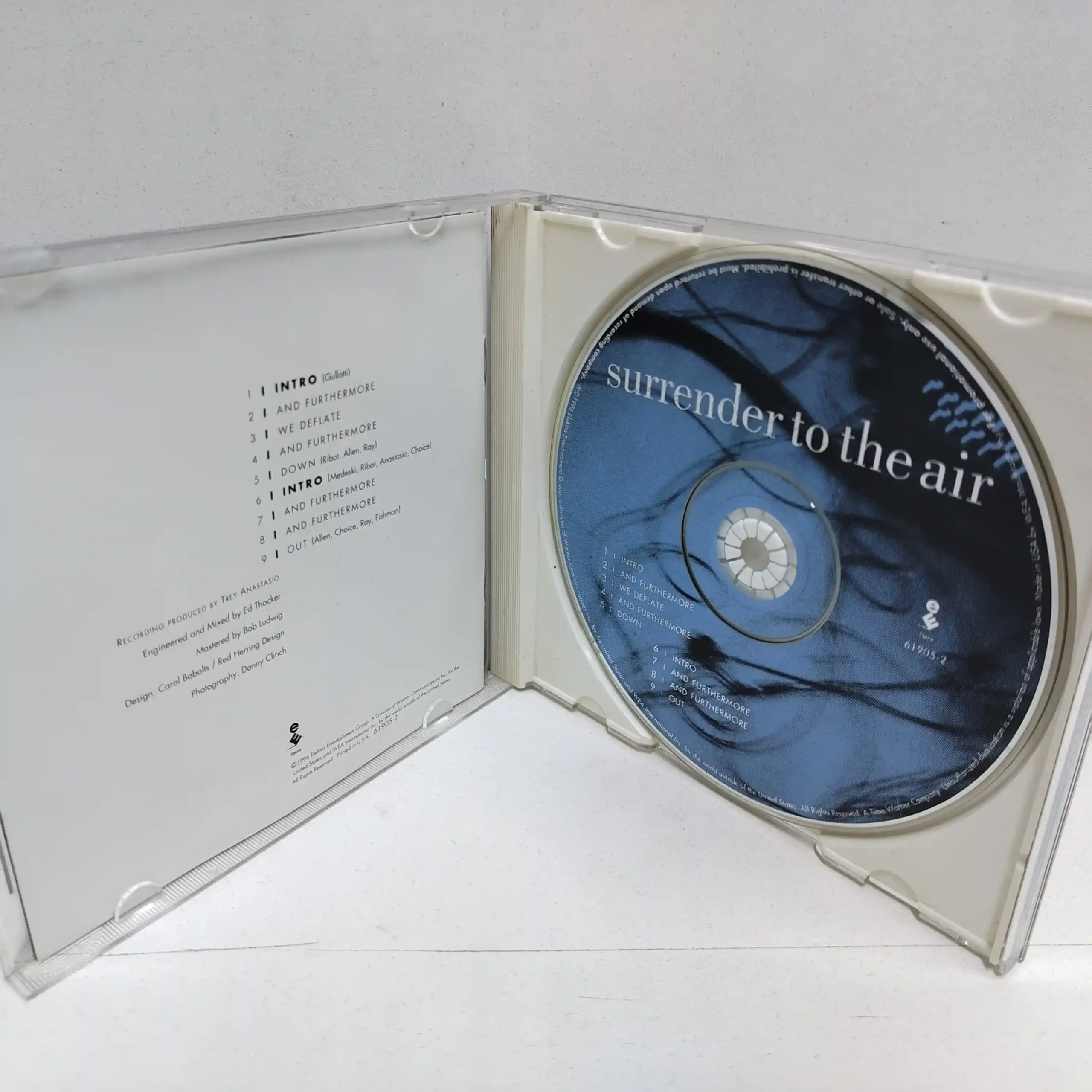 SURRENDER TO THE AIR (CD) - Imagen 3