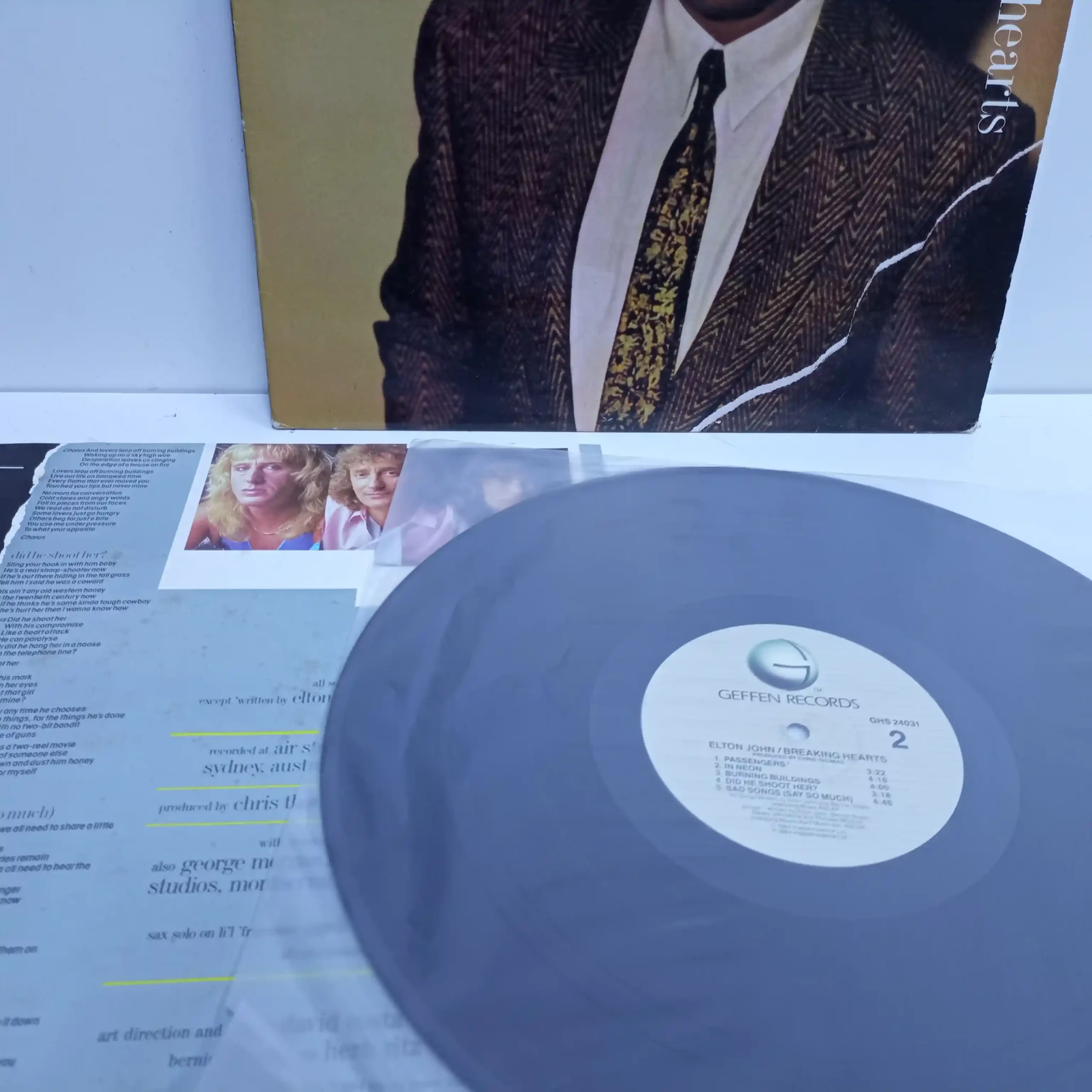 Elton John – Breaking Hearts (LP EPOCA) - Imagen 3