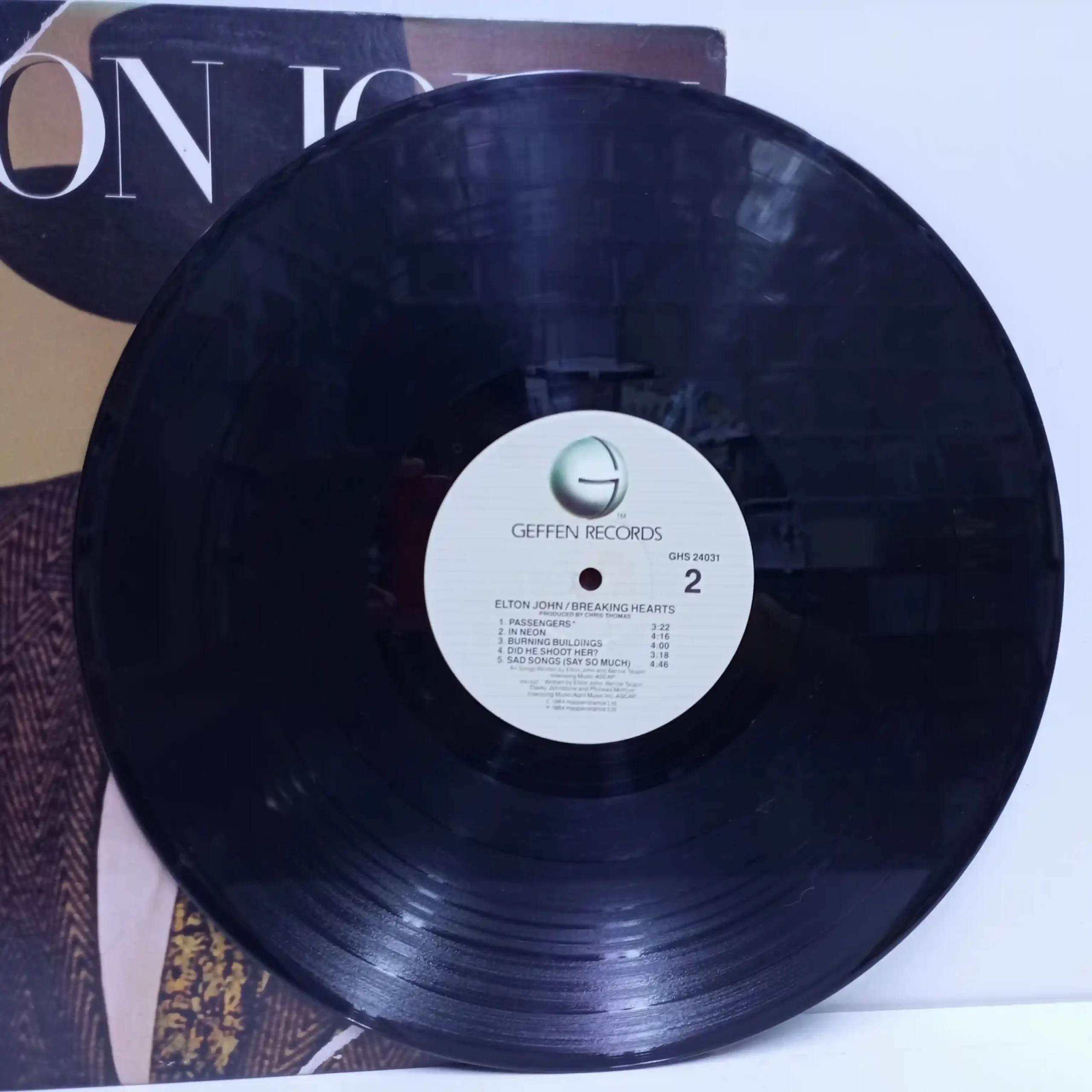 Elton John – Breaking Hearts (LP EPOCA) - Imagen 5