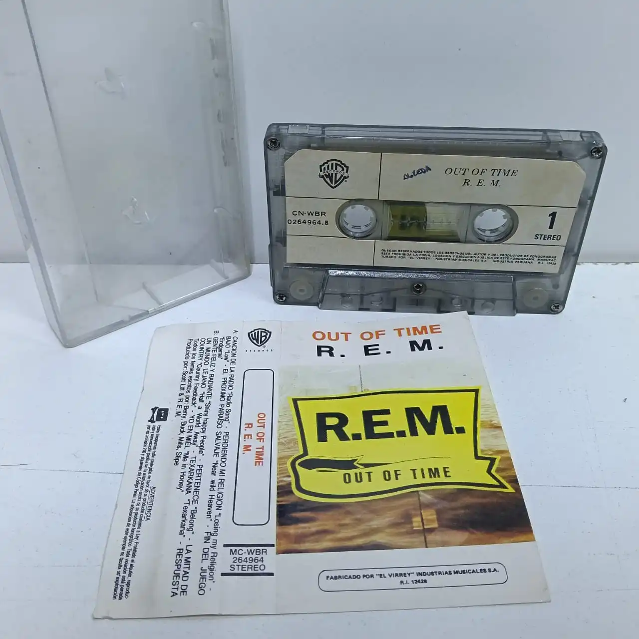 R.E.M. – Out Of Time (CASSETTE) - Imagen 2