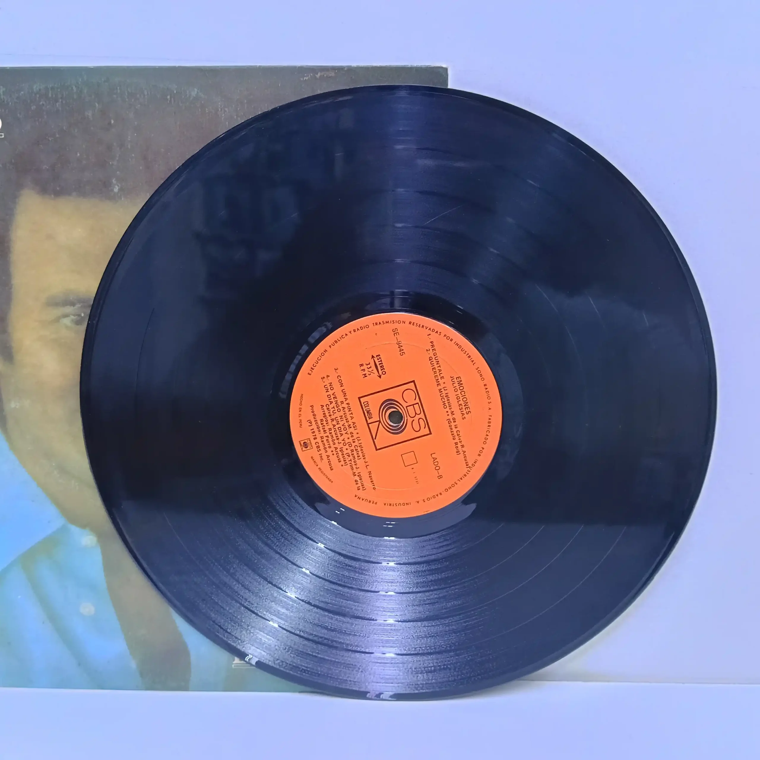 Julio Iglesias - Emociones (LP EPOCA) - Imagen 2