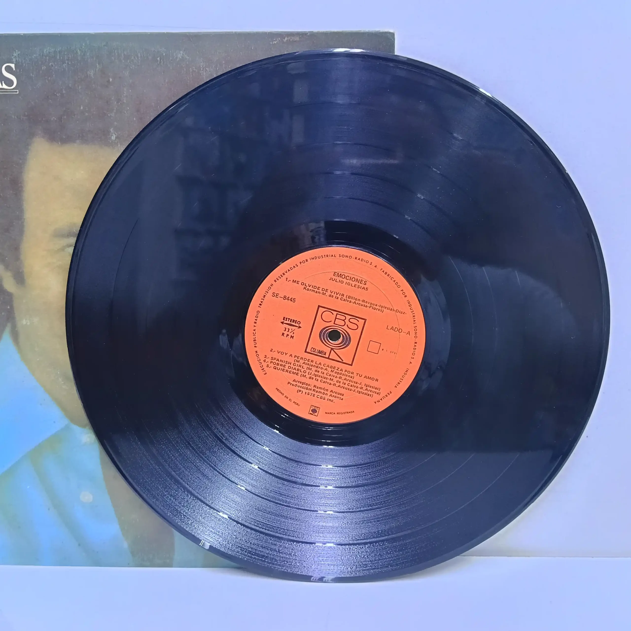 Julio Iglesias - Emociones (LP EPOCA) - Imagen 3