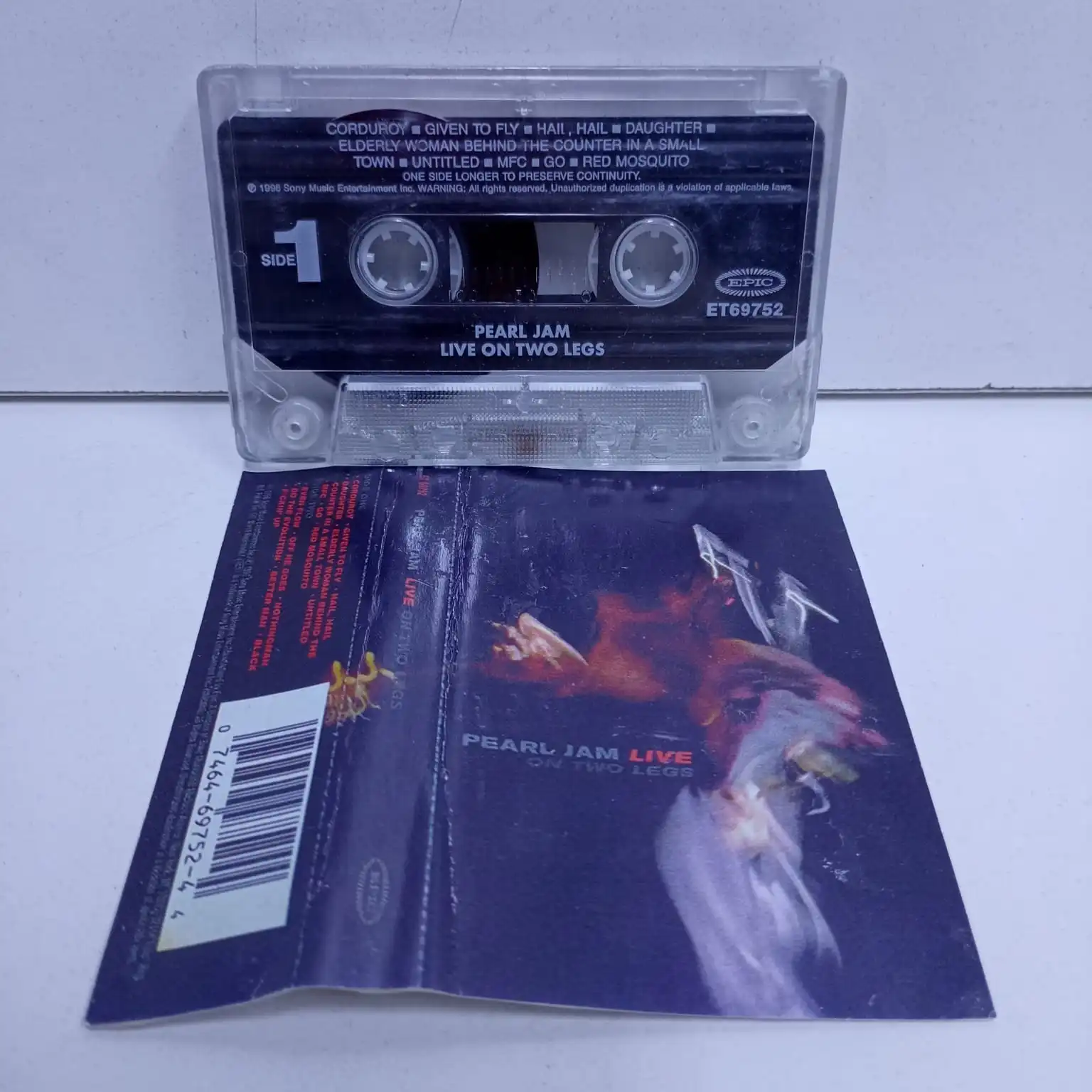 Pearl Jam – Live, on two legs (CASSETTE) - Imagen 2