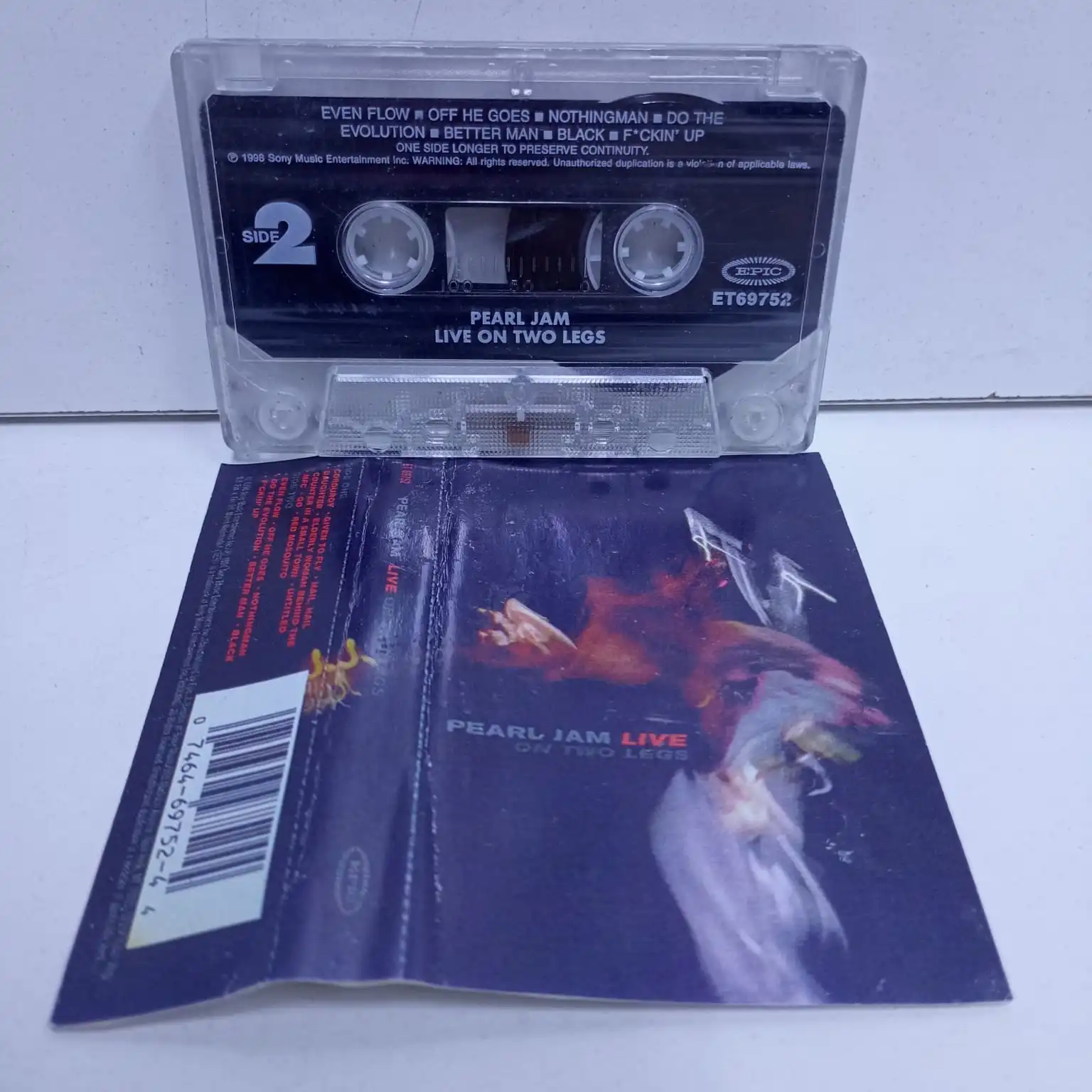 Pearl Jam – Live, on two legs (CASSETTE) - Imagen 3