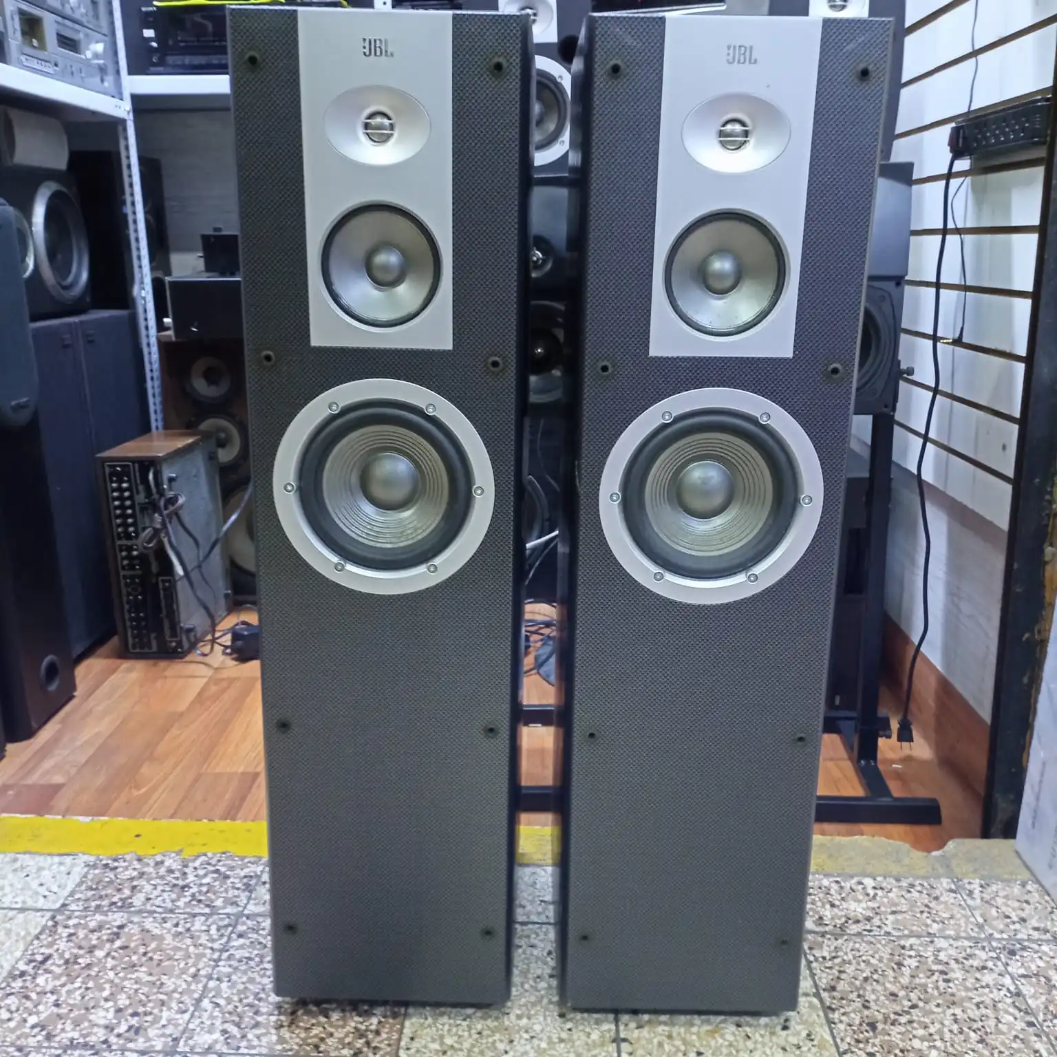 Parlantes JBL VENUE SERIES STAGE (110 W.)