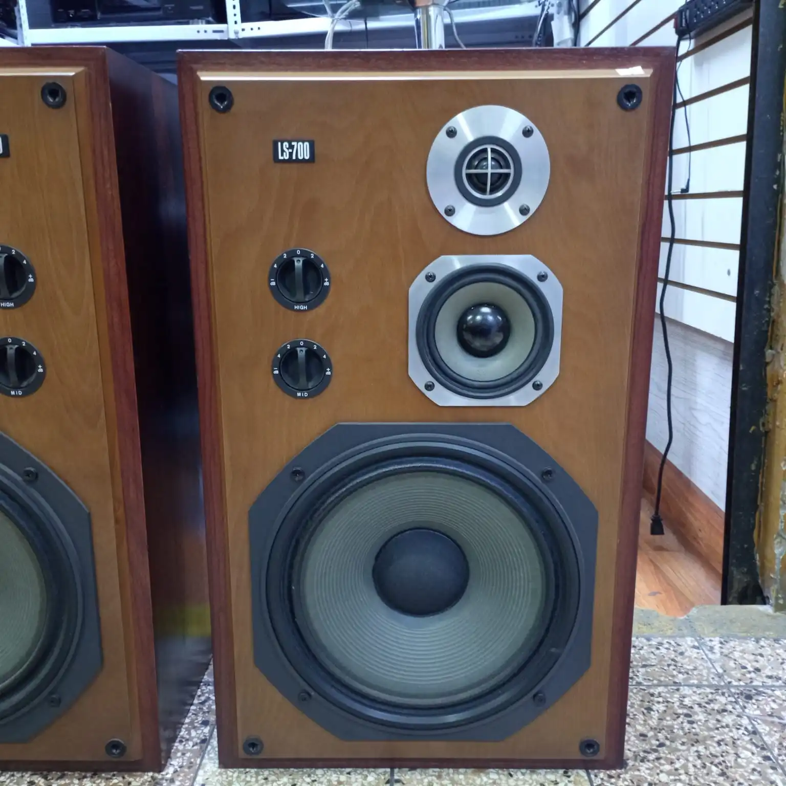 Parlantes TRIO LS – 700 - Imagen 8